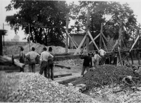 Podnoszenie wieży kościelnej