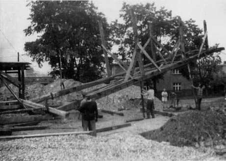 Podnoszenie wieży kościelnej