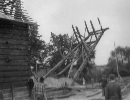 Podnoszenie wieży kościelnej