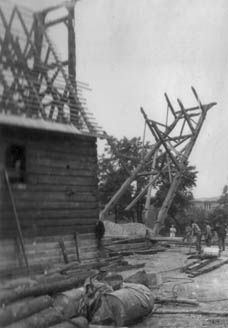 Podnoszenie wieży kościelnej