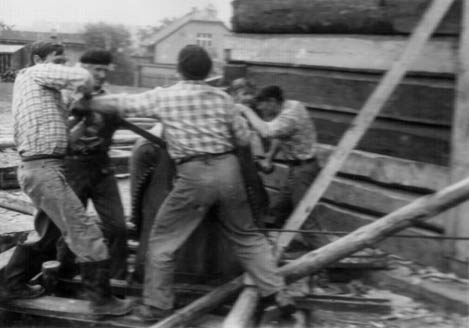 Podnoszenie wieży kościelnej