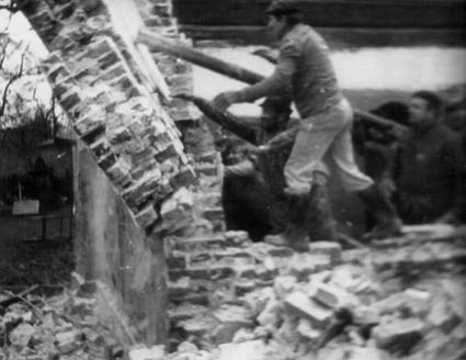 Rozbiórka kościoła w Leszczynach