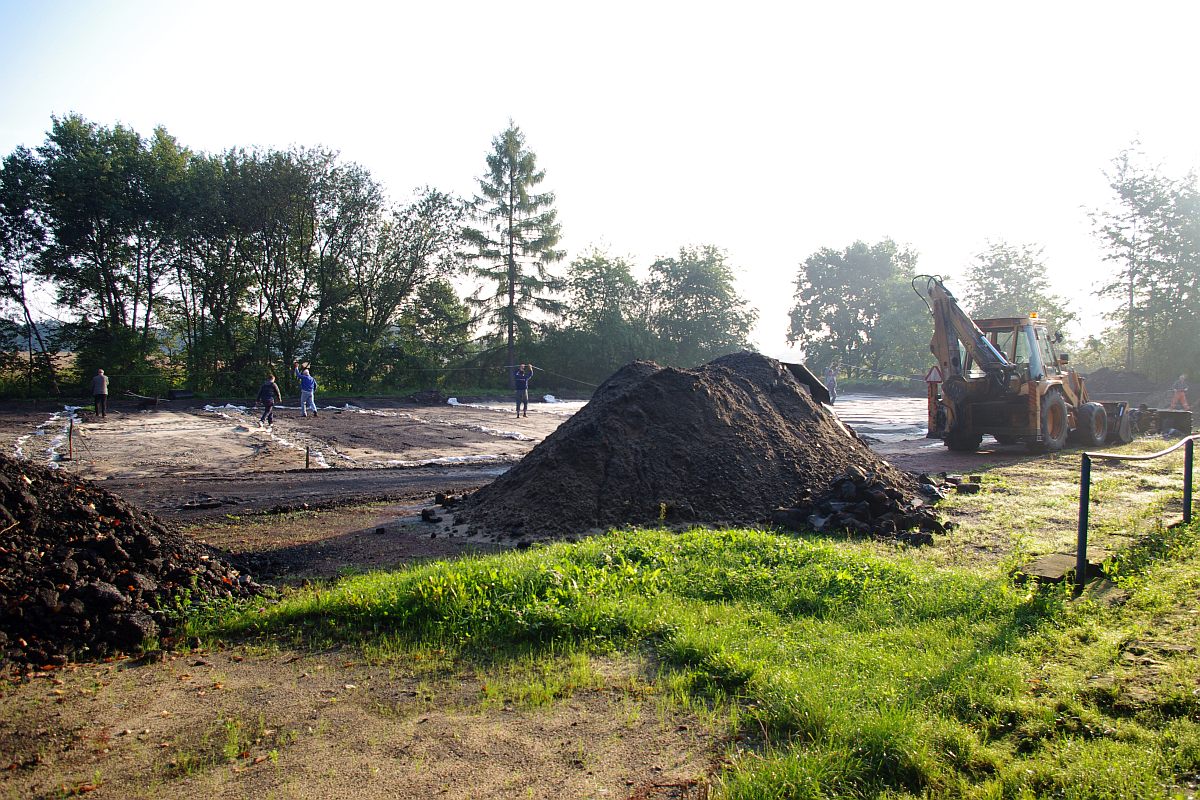 Budowa boiska w Czuchowie - Palowice.NET 2014
